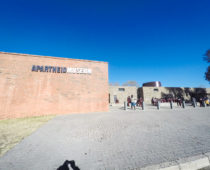 南アフリカ黒人隔離政策の歴史を知るために『アパルトヘイトミュージアム』へ