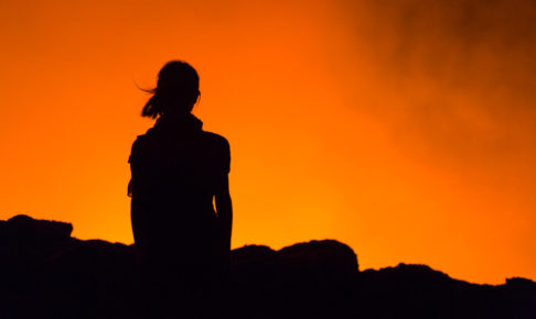 アフリカ・エチオピアの絶景・エルタアレ火山・火口からマグマをのぞく Erta Ale Volcano Ethipia